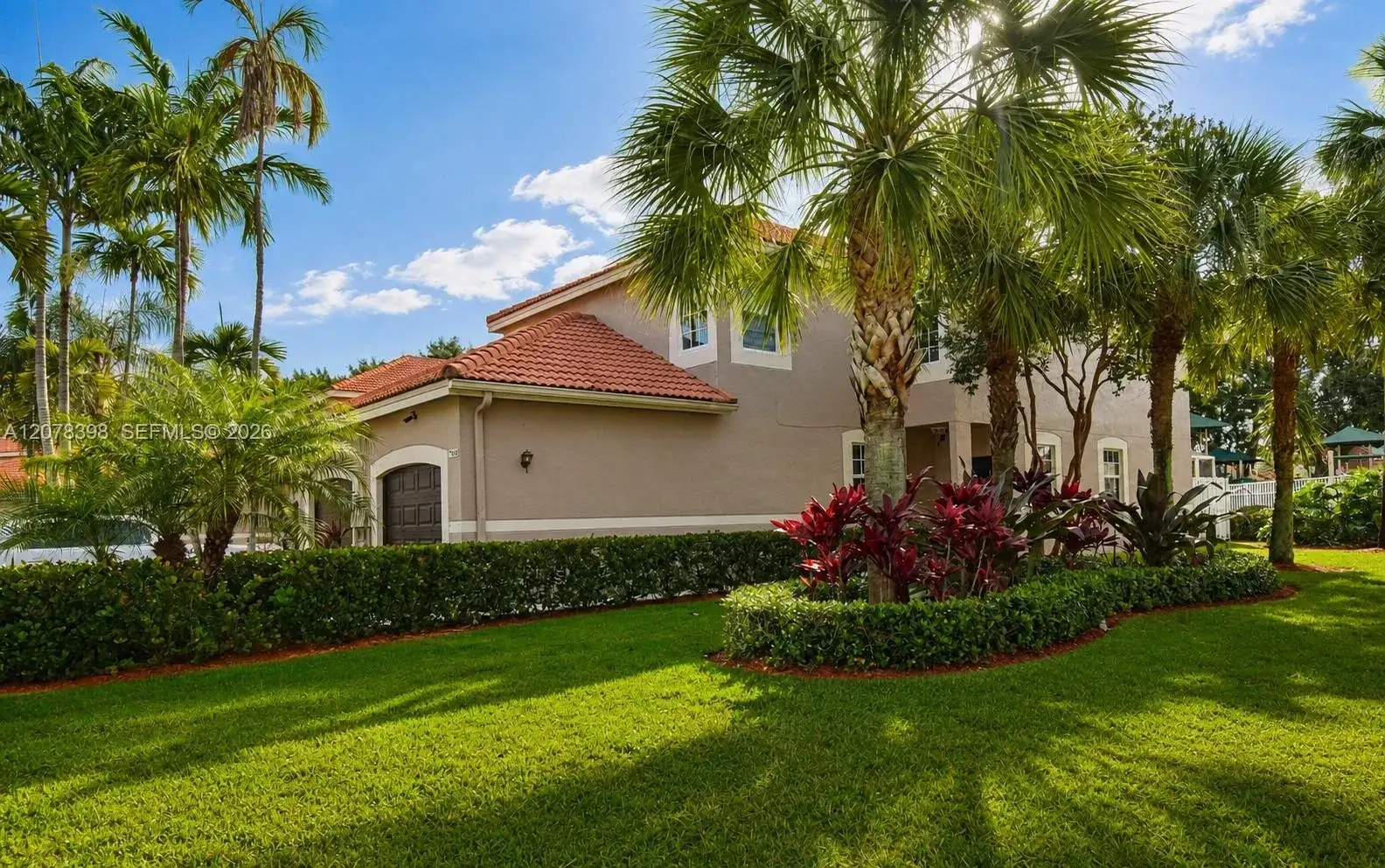 700 Sorrento Dr, Weston FL 33326 photo 4