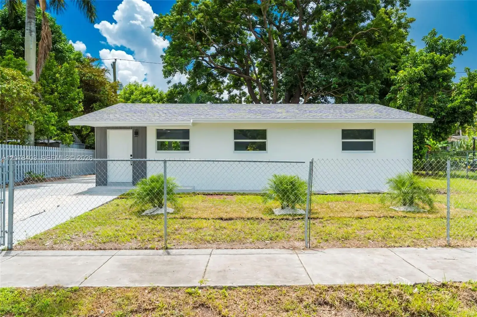 655 SW 6th Ter, Florida City FL 33034 photo 2