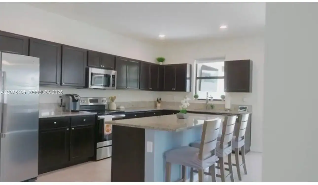 221 SE 35th Ave, Homestead FL 33033 photo 3
