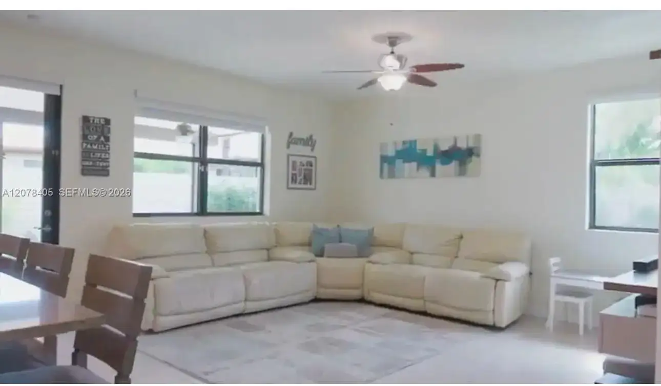 221 SE 35th Ave, Homestead FL 33033 photo 4