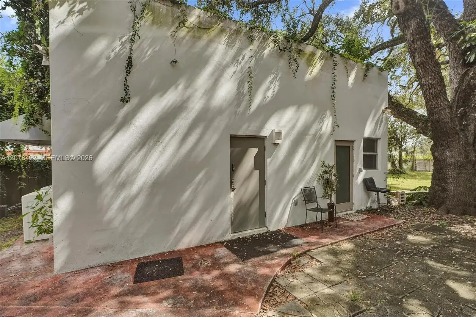 937 NE 171st St, Miami FL 33162 photo 2