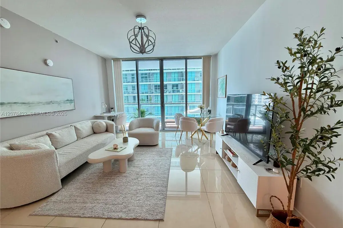 1111 SW 1st Ave, Miami FL 33130