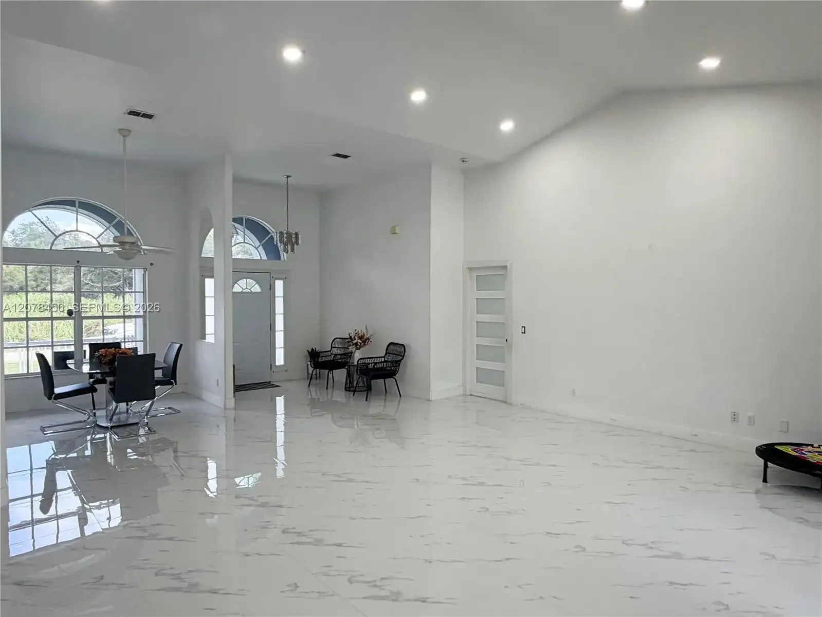 405 MC KINLEY, Lehigh Acres FL 33972 photo 2