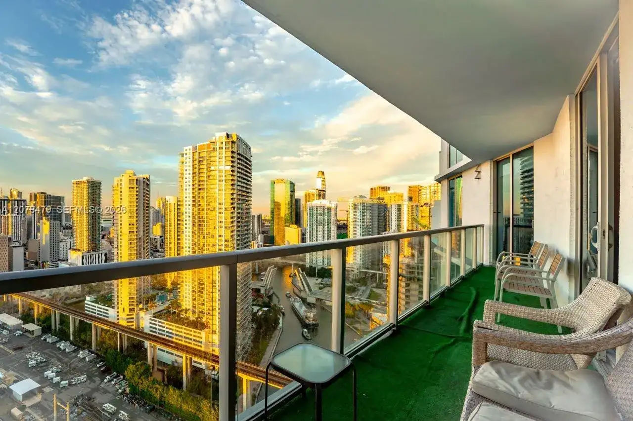 185 SW 7th St # 3609, Miami FL 33130 photo 2