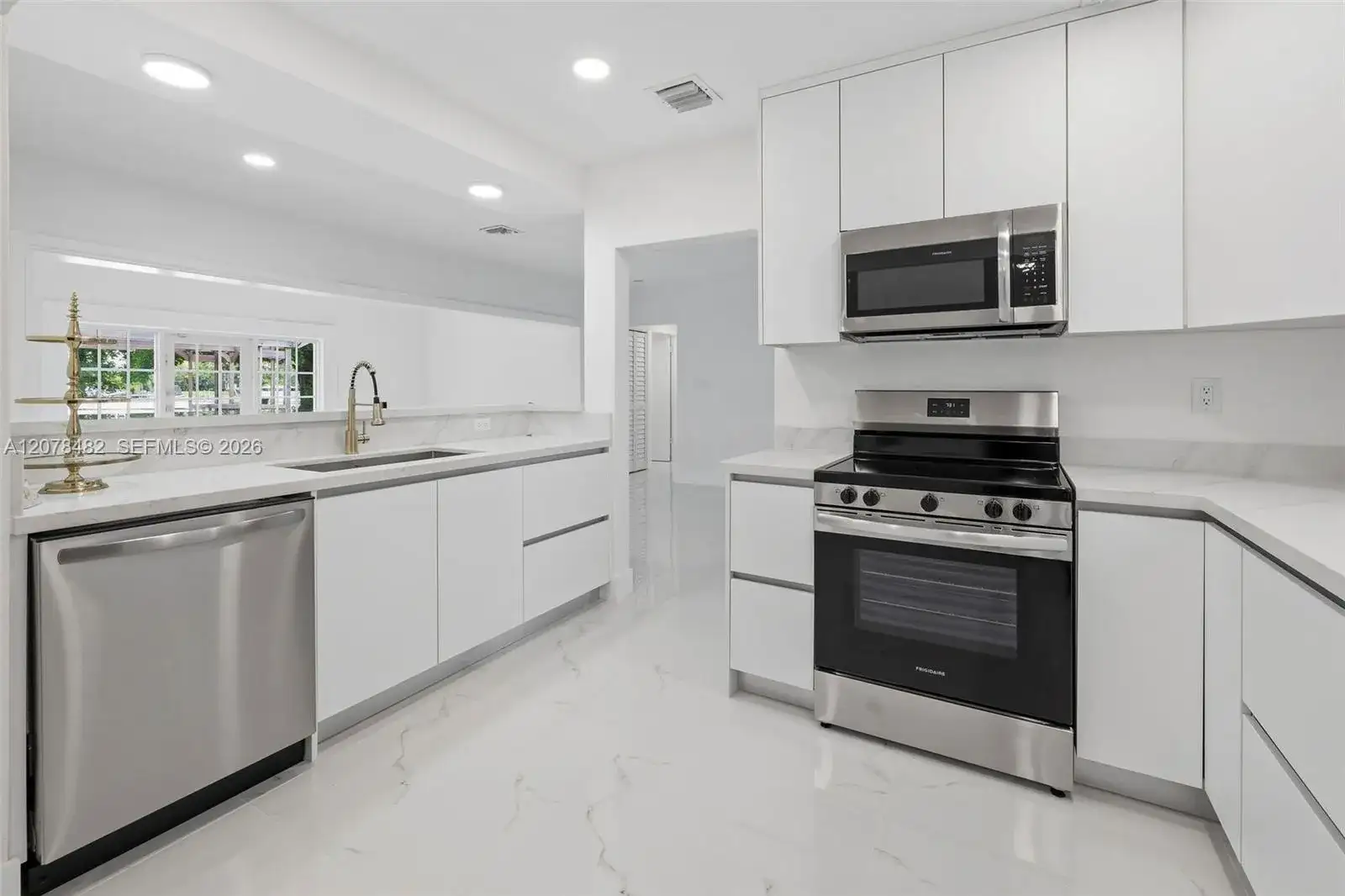 10901 SW 47th Ter, Miami FL 33165 photo 2