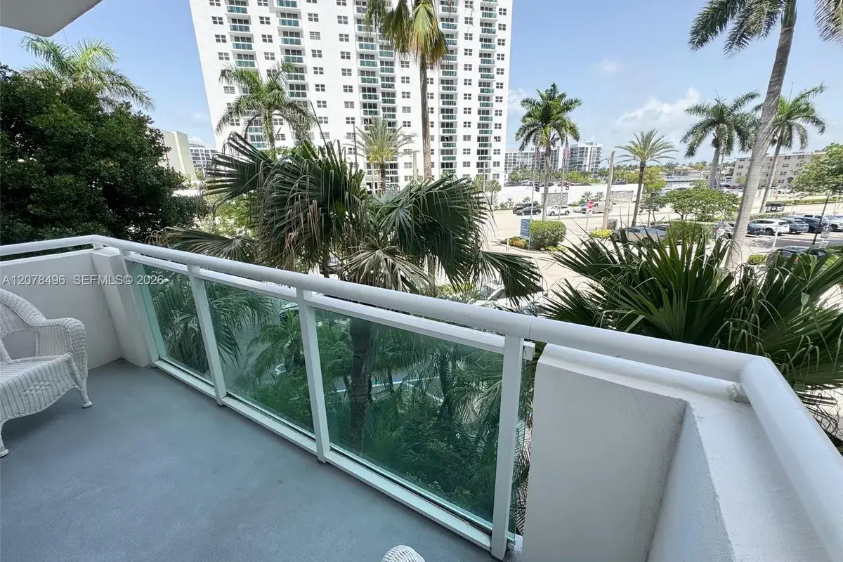 3001 S Ocean Dr # 229, Hollywood FL 33019