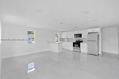 655 SW 5th St, Homestead FL 33030 photo 2