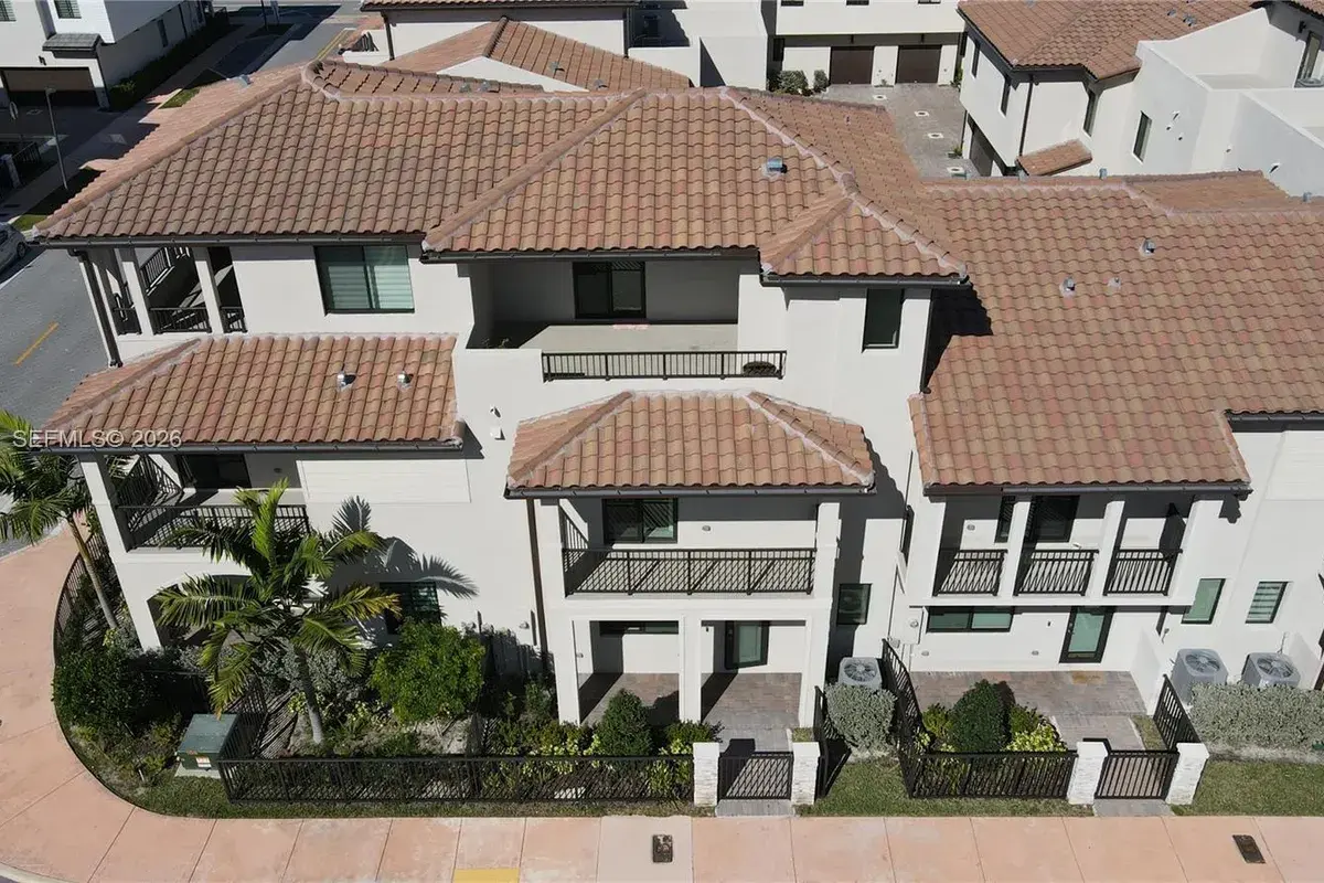 4242 NW 82nd Ave, Doral FL 33166