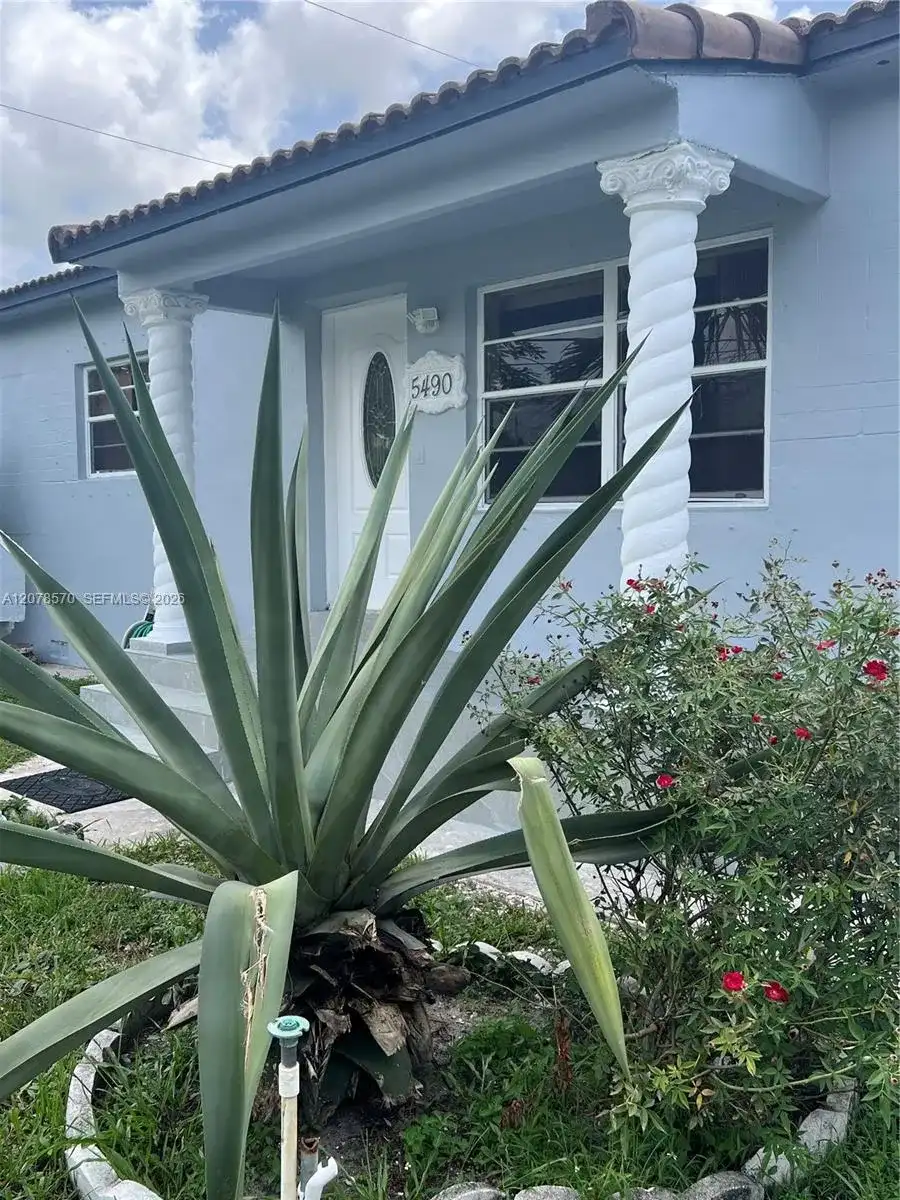 5490 W 2nd Ave, Hialeah FL 33012