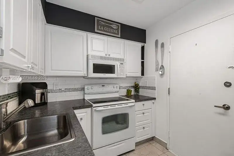 17800 Atlantic Blvd # 203, Sunny Isles Beach FL 33160 photo 3