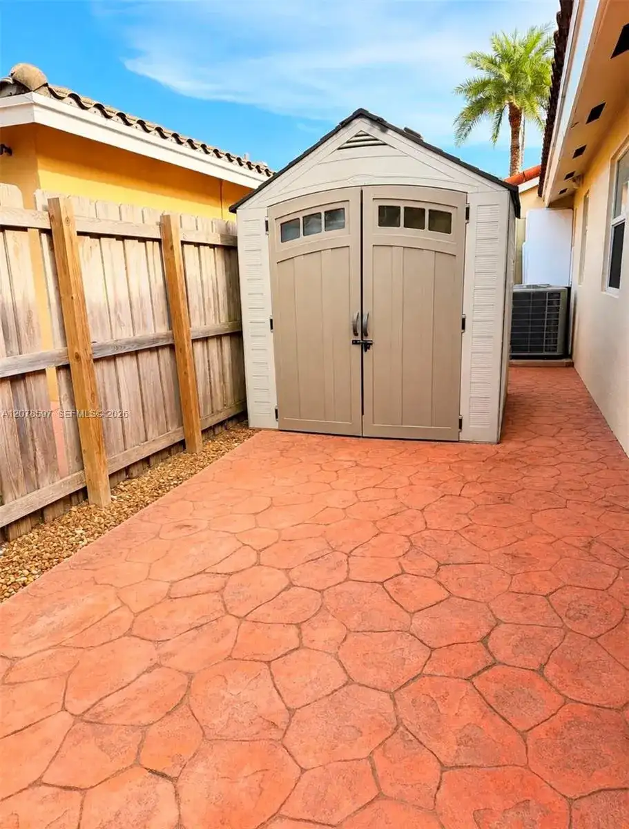 16529 SW 98th Ter, Miami FL 33196 photo 2