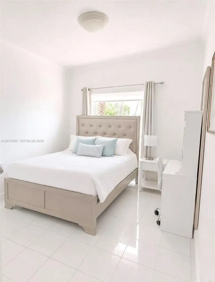 16529 SW 98th Ter, Miami FL 33196 photo 5