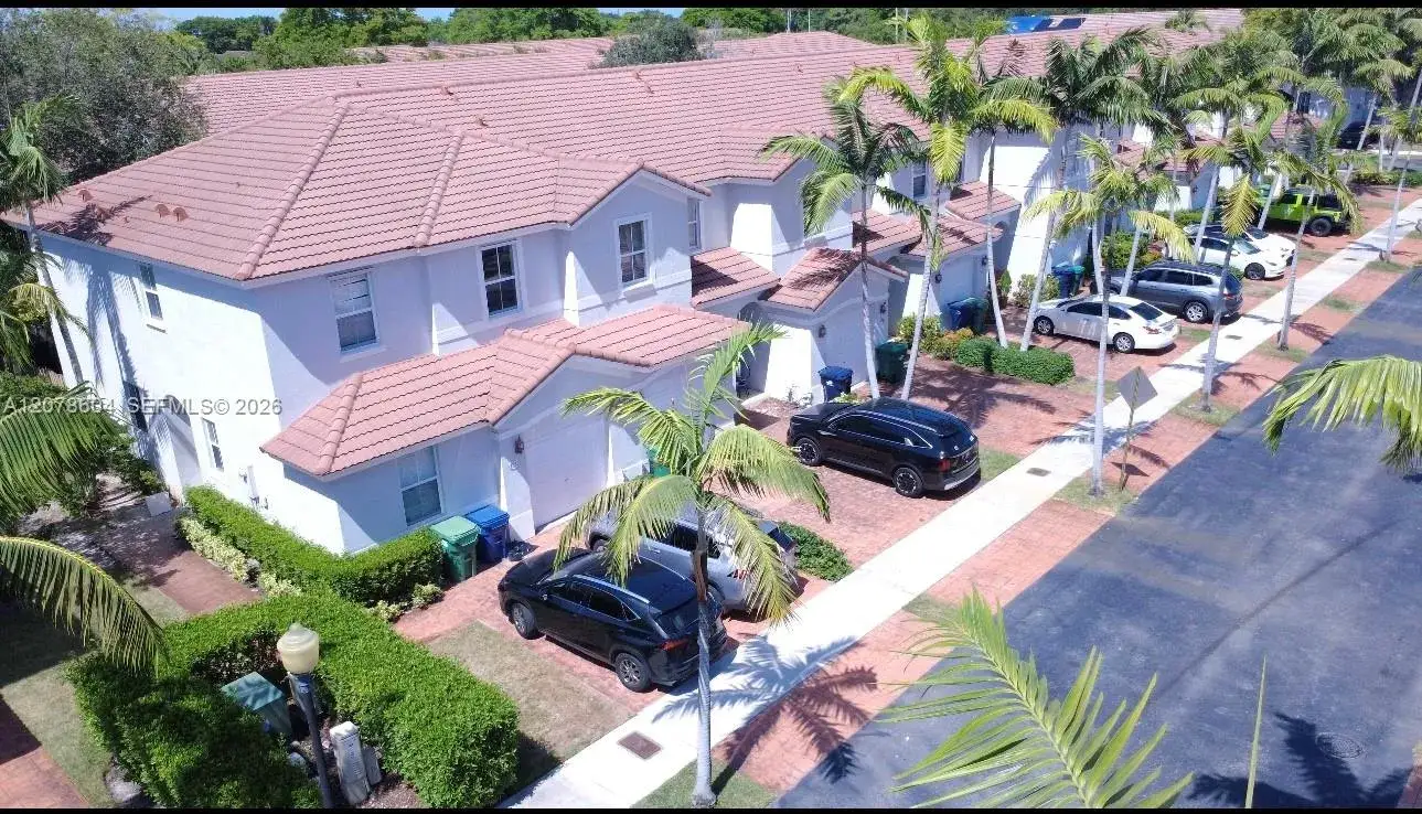 1035 NE 207th Ter, Miami FL 33179