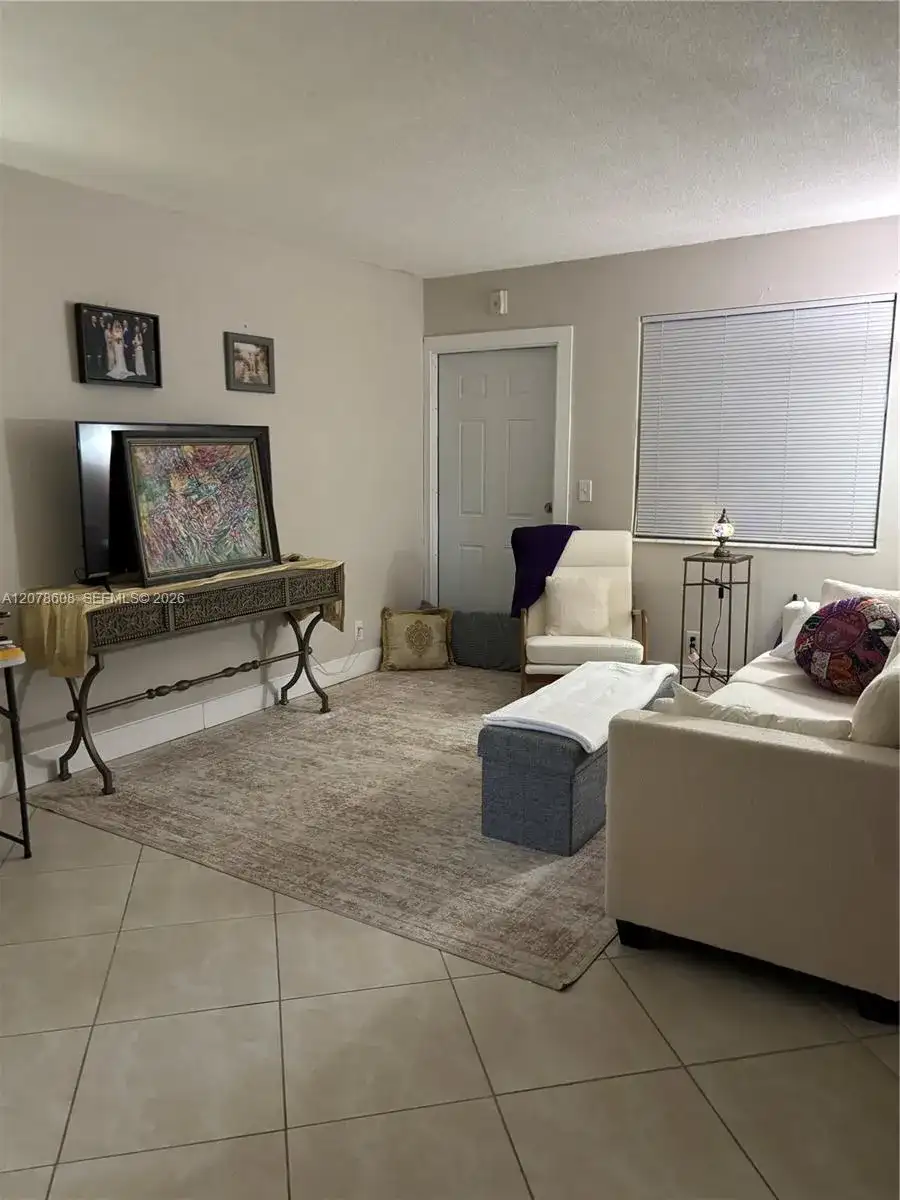 1100 NE 1st Ct # 102, Hallandale Beach FL 33009 photo 2