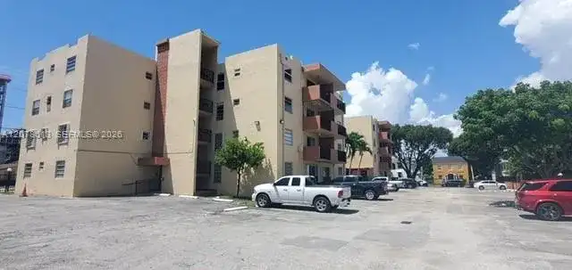 677 SW 9th Ave # 102, Miami FL 33130