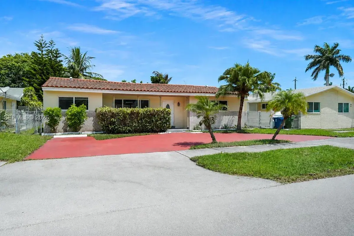 903 NE 2nd St, Hallandale Beach FL 33009
