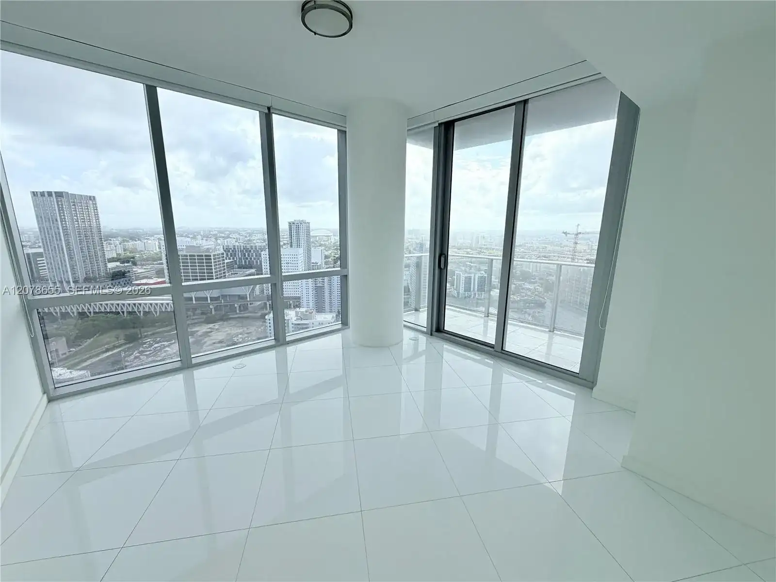 851 NE 1st Ave # 3202, Miami FL 33132 photo 2