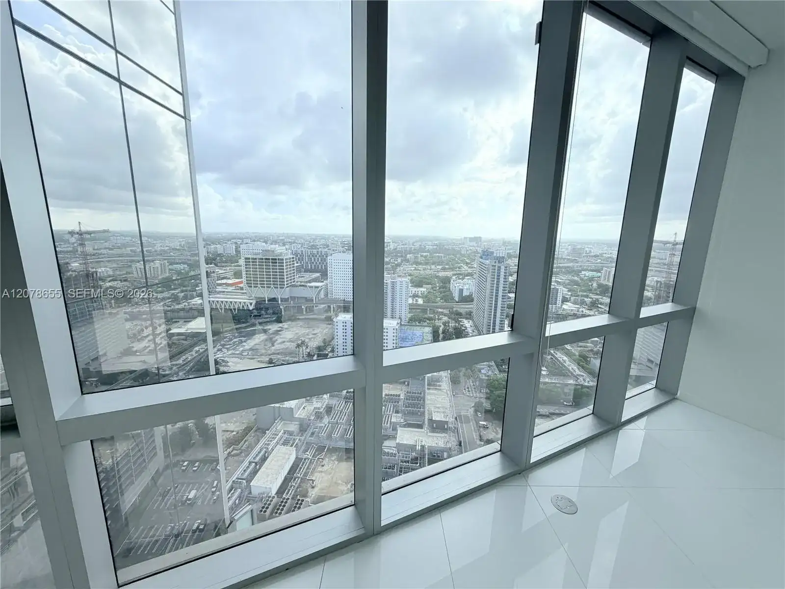 851 NE 1st Ave # 3202, Miami FL 33132 photo 3