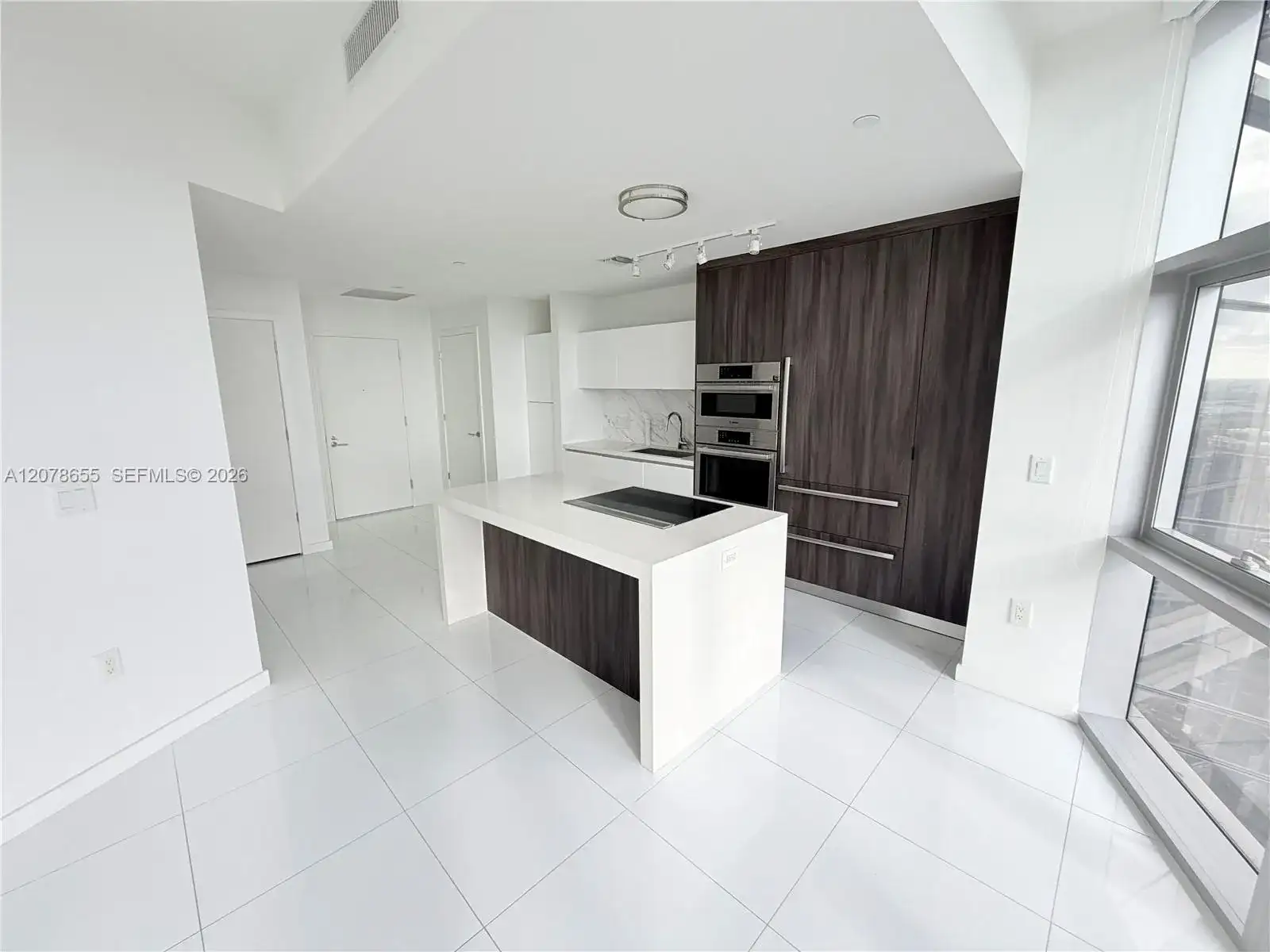 851 NE 1st Ave # 3202, Miami FL 33132 photo 4