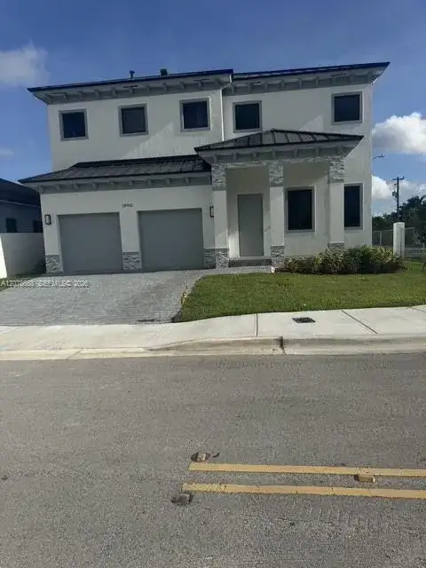 18903 SW 317th Ter, Homestead FL 33030 photo 2