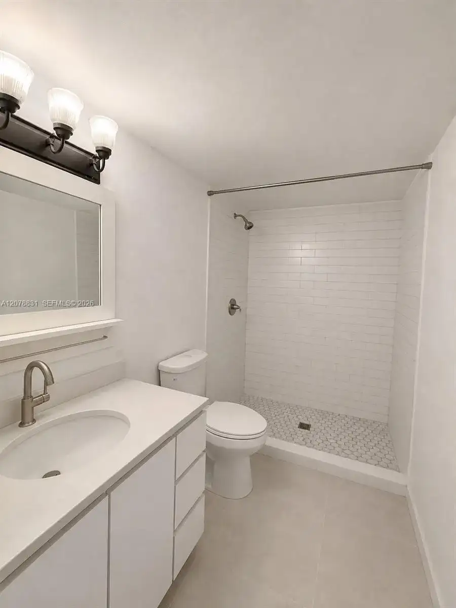 5055 NW 7th St # 1004, Miami FL 33126 photo 4