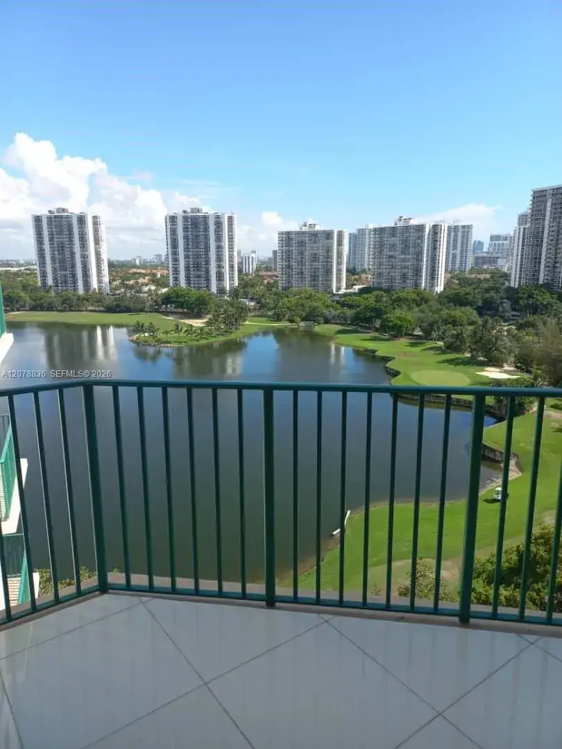 20000 E Country Club Dr # 1212, Aventura FL 33180