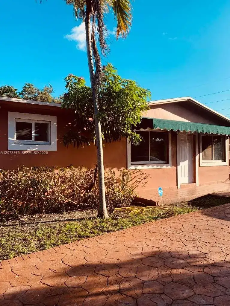 2272 NW 66th St, Miami FL 33147 photo 2