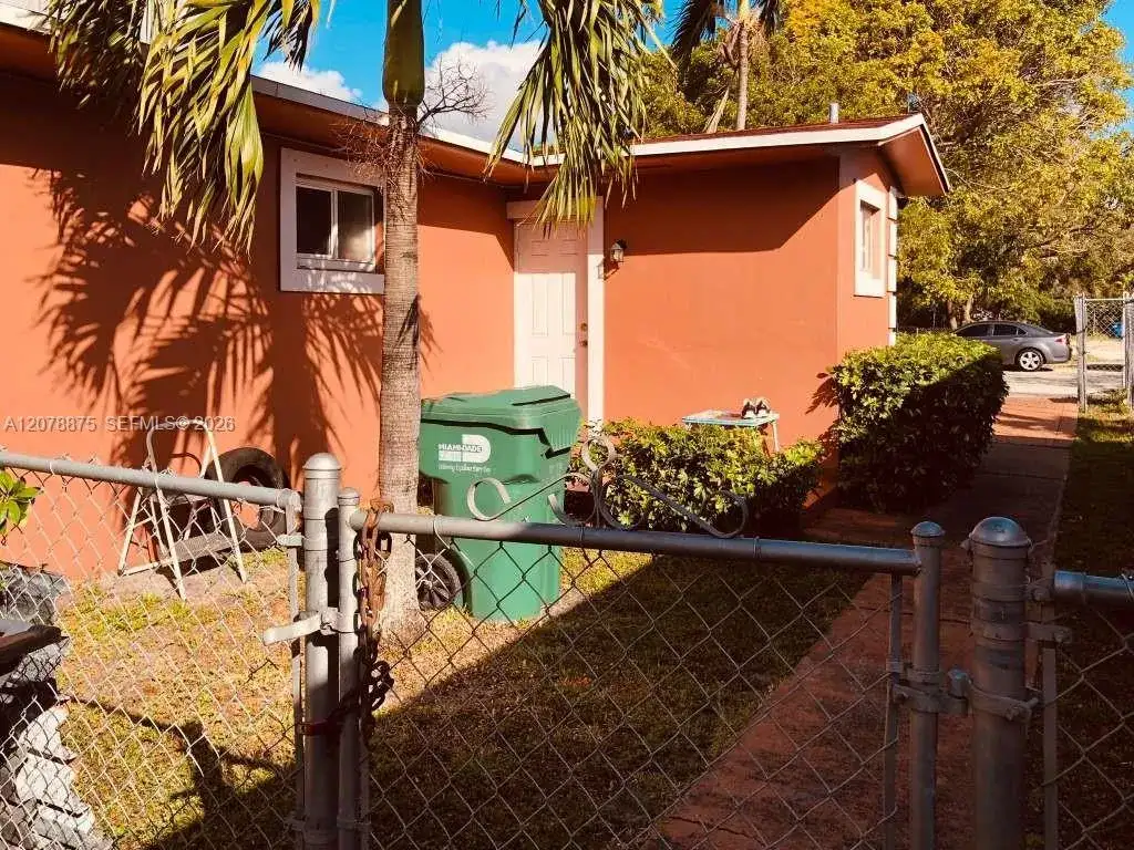2272 NW 66th St, Miami FL 33147 photo 3