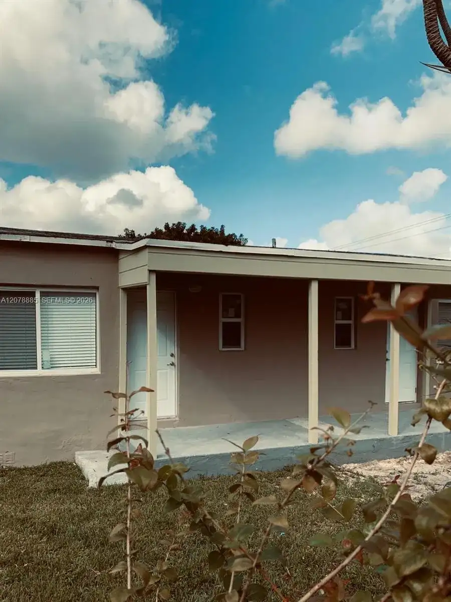 2129 NW 75th St, Miami FL 33147 photo 4