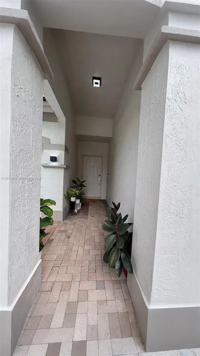 6691 NW 107th Ct, Doral FL 33178 photo 2