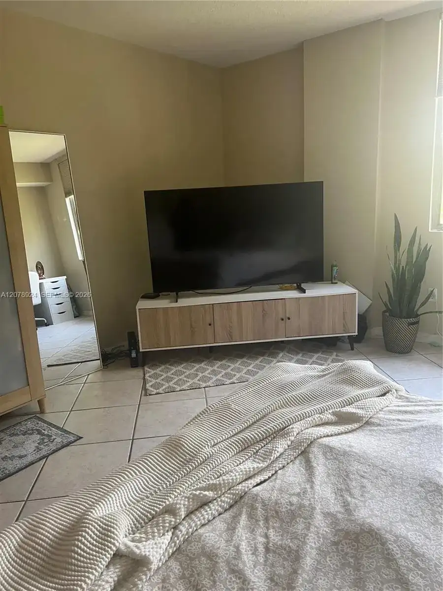 2630 SW 28th St # 26, Miami FL 33133 photo 3