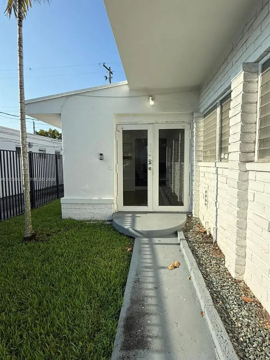 1500 SW 22nd St, Miami FL 33145 photo 4