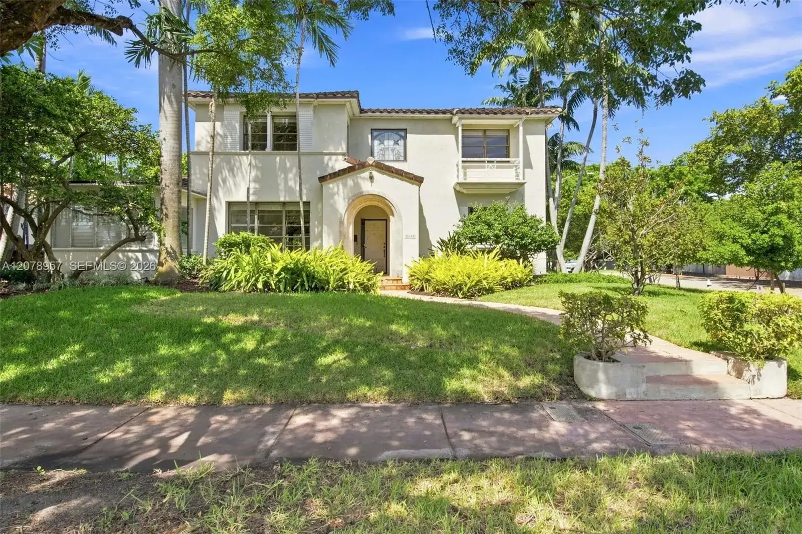 5680 Pine Tree Dr, Miami Beach FL 33140 photo 2