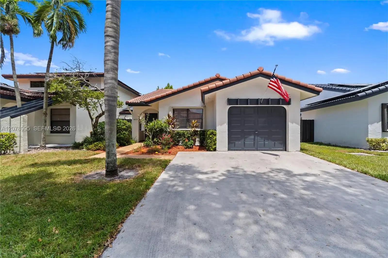 6633 NW 176th Ter, Hialeah FL 33015 photo 2