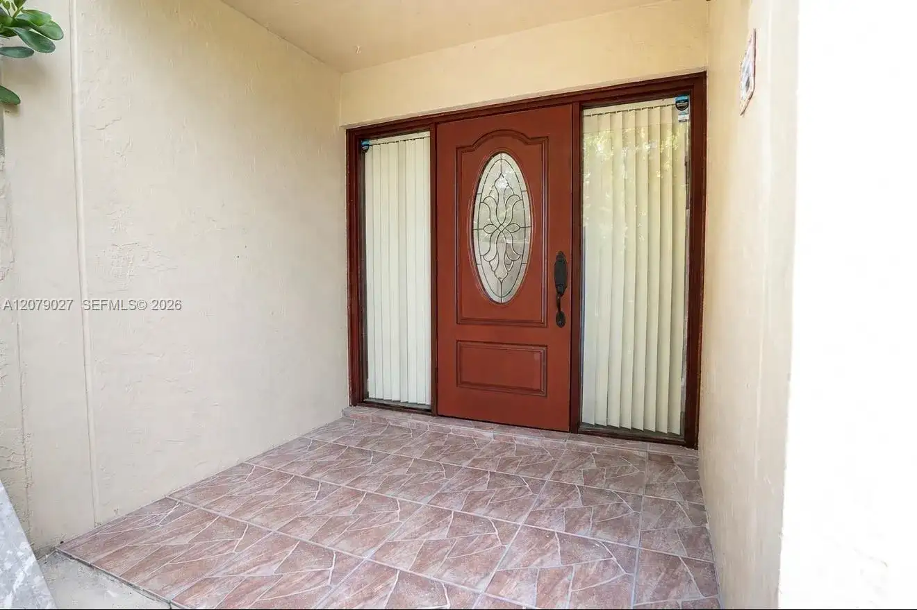 14295 Kendale Lakes Cir, Miami FL 33183 photo 2