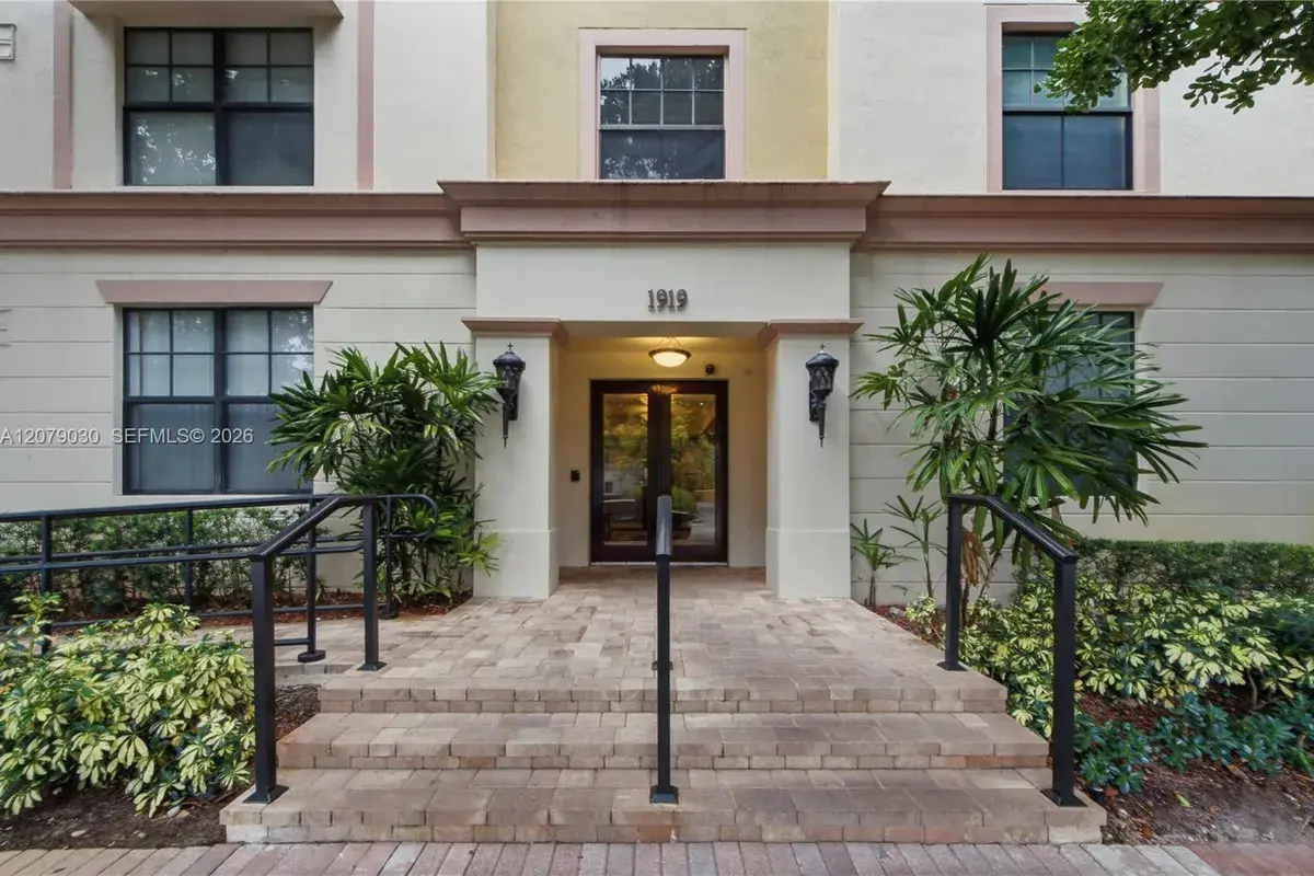 1919 Van Buren St # 614A, Hollywood FL 33020