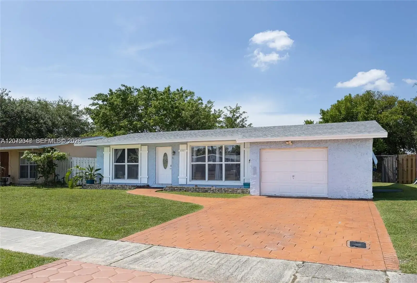 8350 NW 27th Pl, Sunrise FL 33322 photo 2
