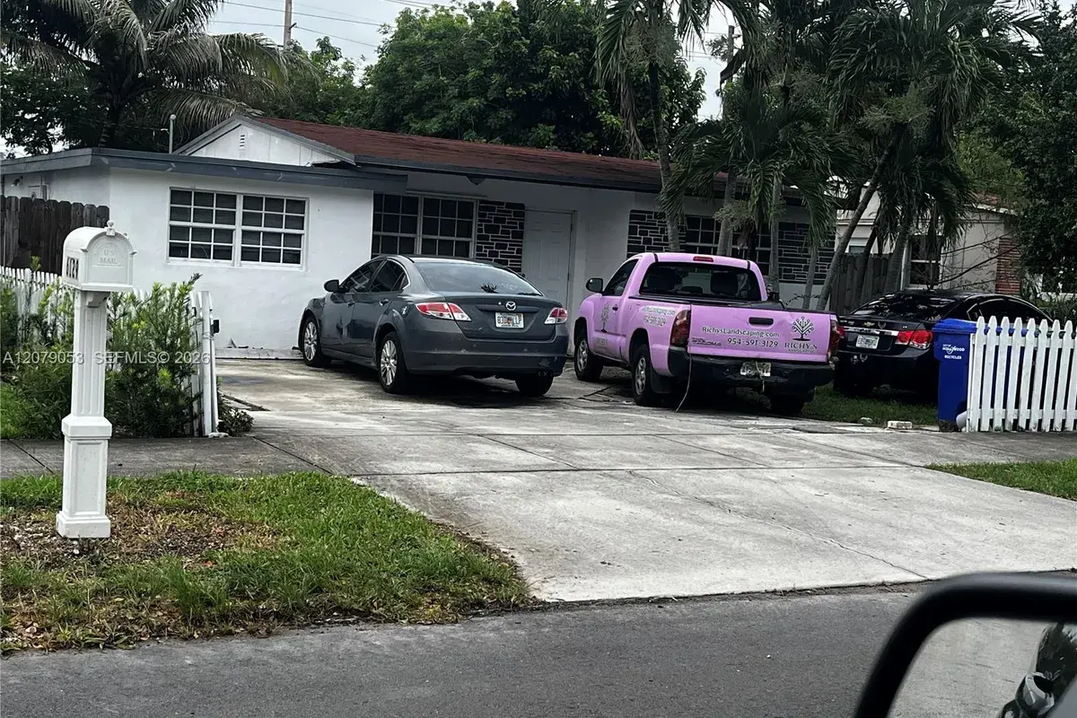 6125 Dawson St, Hollywood FL 33023