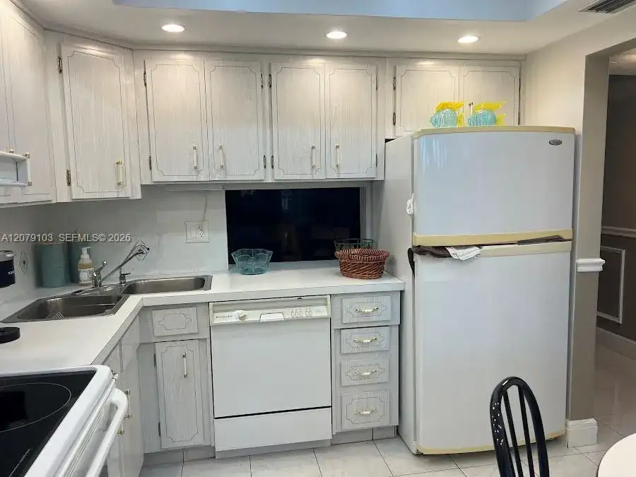 1350 Atlantic Shores Blvd # 322, Hallandale Beach FL 33009 photo 2
