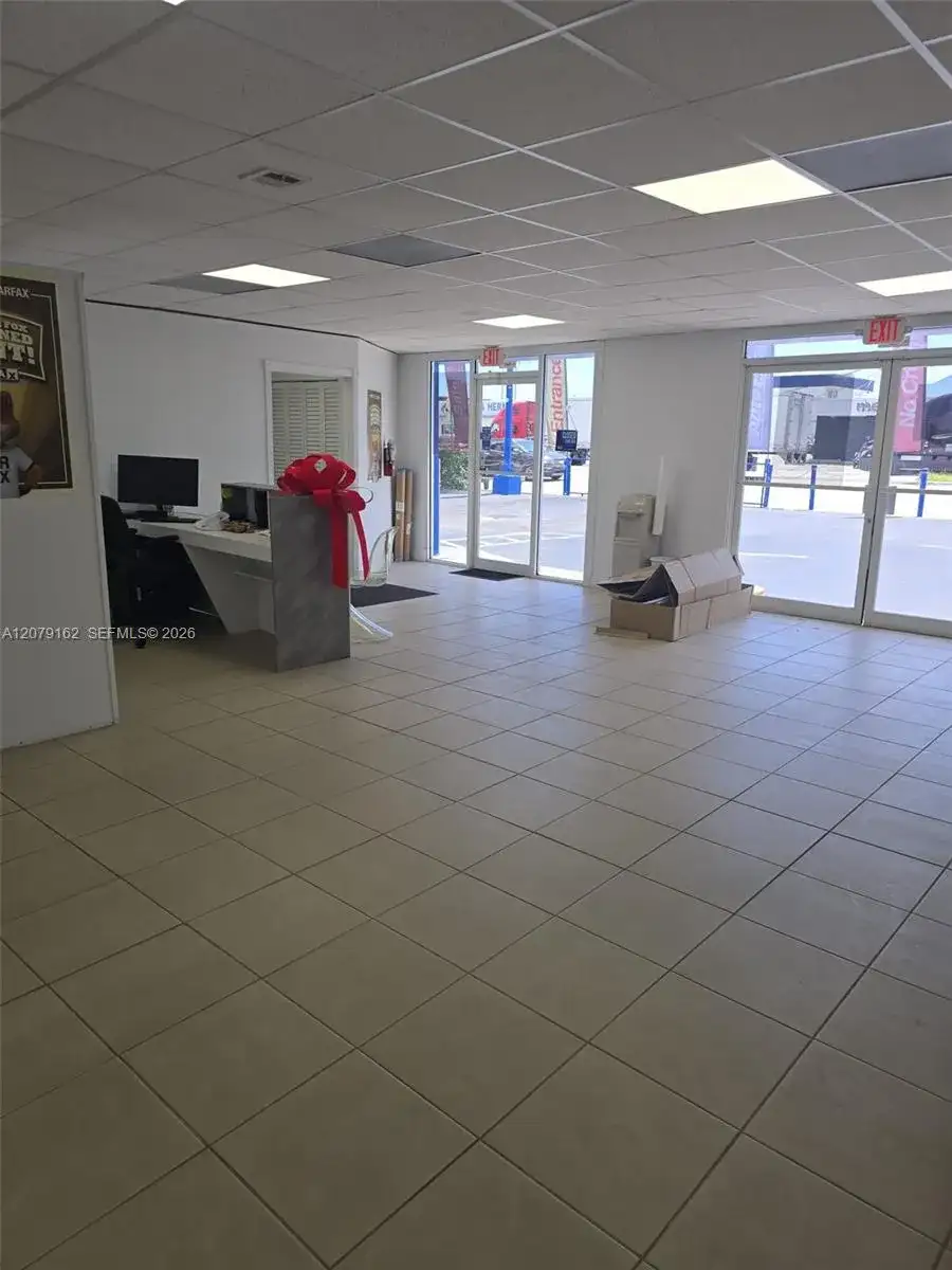 4010 E 8th Ave, Hialeah FL 33013 photo 4