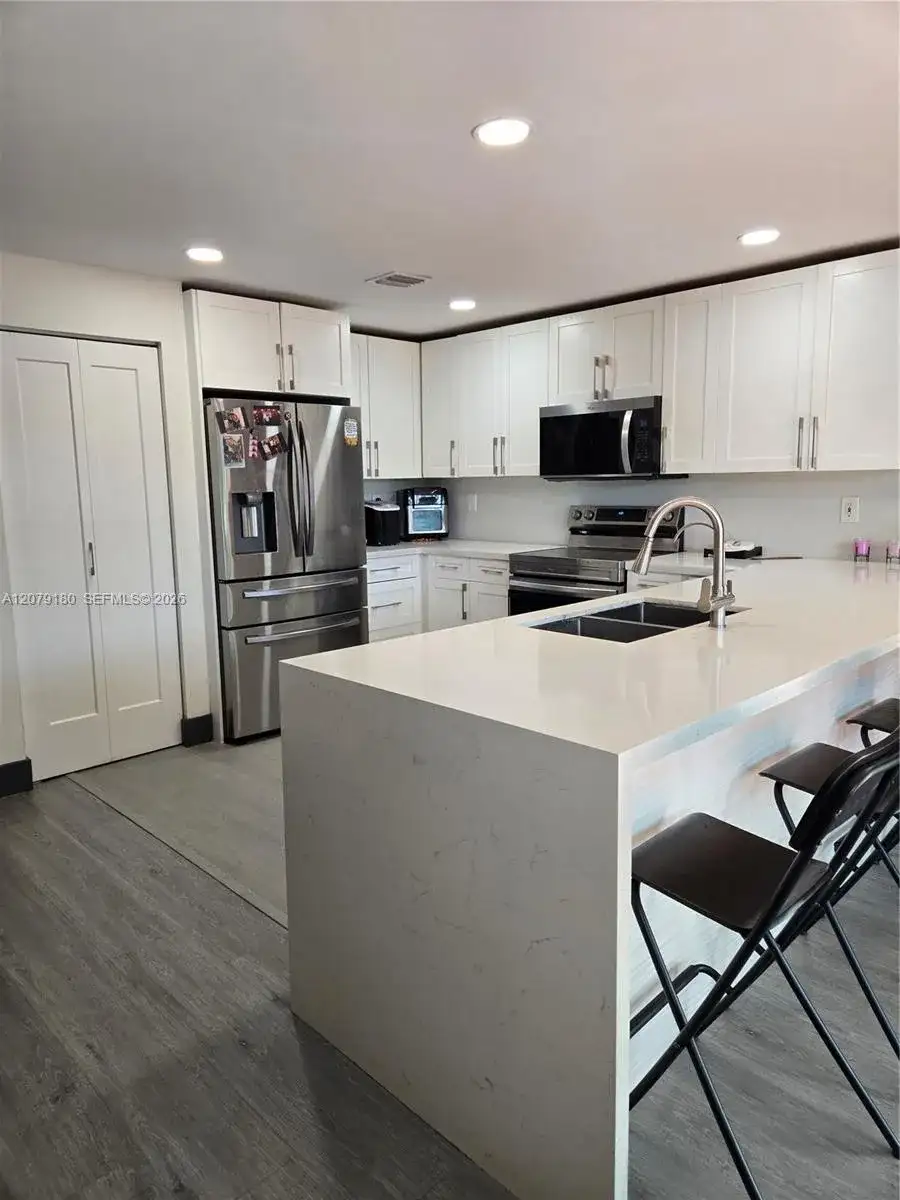 11464 NW 50th Ter, Doral FL 33178 photo 5