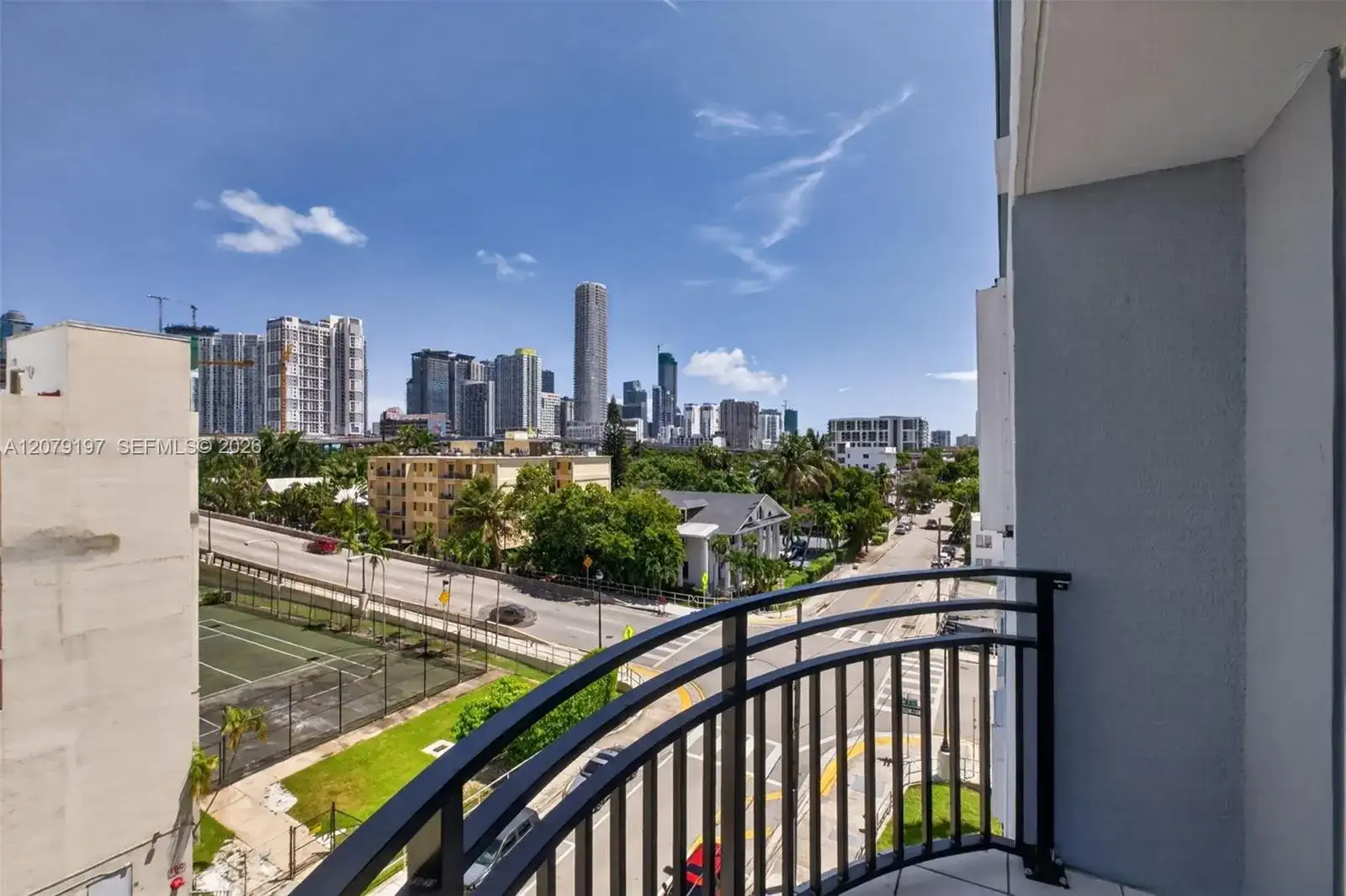 501 SW 1st St # 607, Miami FL 33130 photo 2