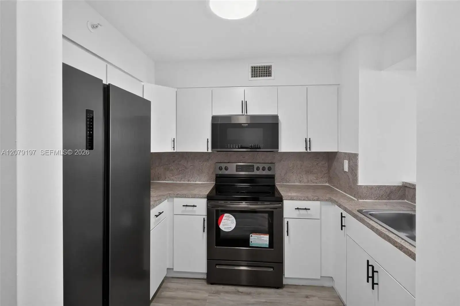501 SW 1st St # 607, Miami FL 33130 photo 3