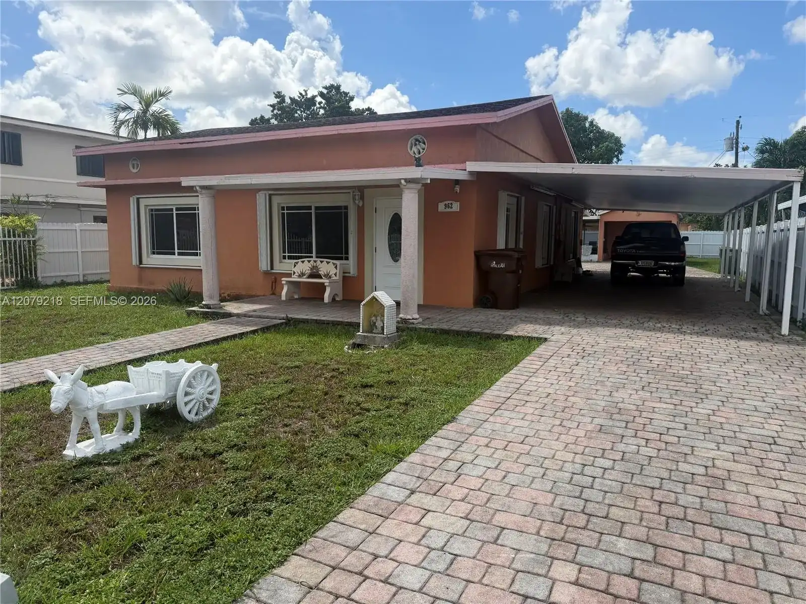 962 E 19th St, Hialeah FL 33013