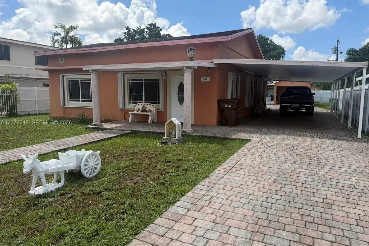 962 E 19th St, Hialeah FL 33013