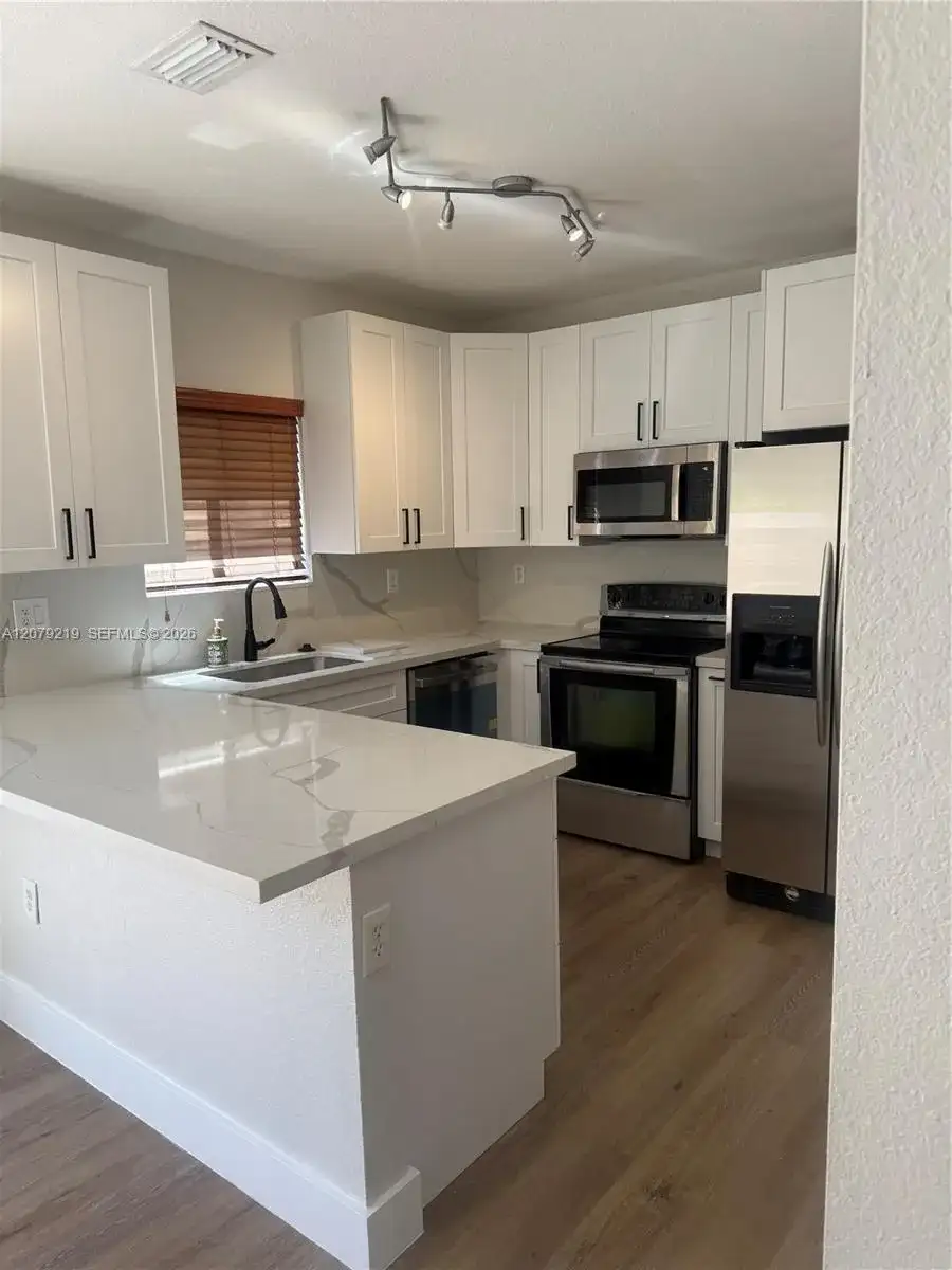 21467 SW 86th Pl, Cutler Bay FL 33189 photo 2
