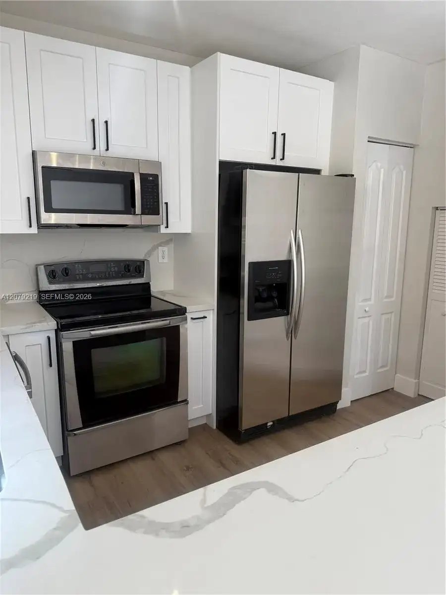 21467 SW 86th Pl, Cutler Bay FL 33189 photo 3