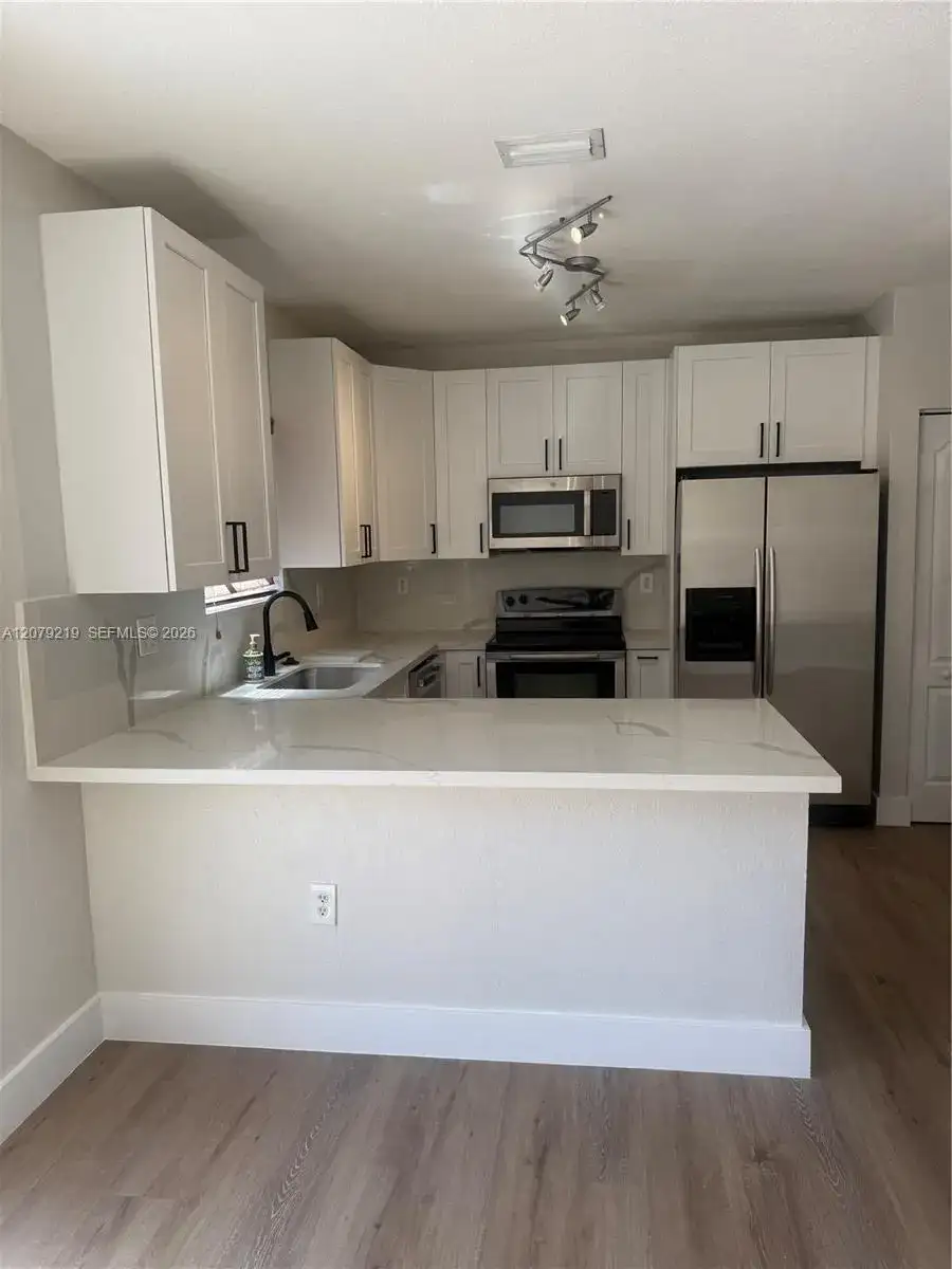 21467 SW 86th Pl, Cutler Bay FL 33189 photo 4