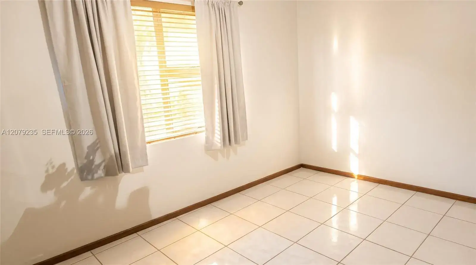 2506 Acapulco Dr, Miramar FL 33023 photo 4
