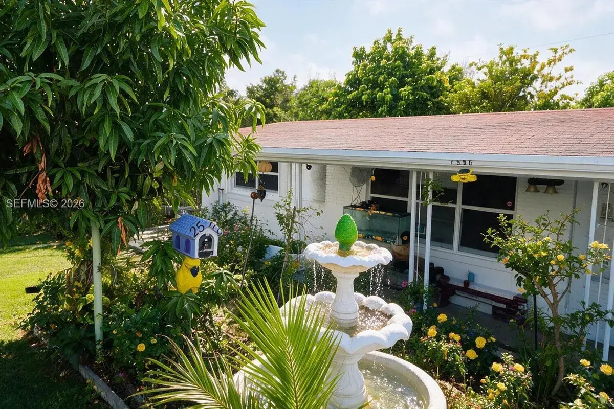 2506 Acapulco Dr, Miramar FL 33023